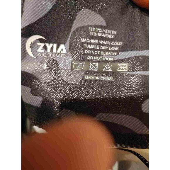 New Zyia active gray camo Capri leggings size 4 * - Picture 4 of 4